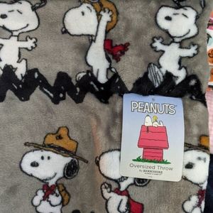 Peanuts oversized throw